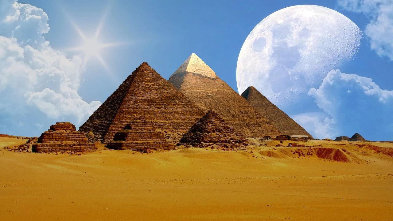 Giza Pyramids }}